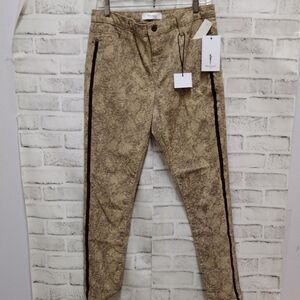 Skinny girl jeans